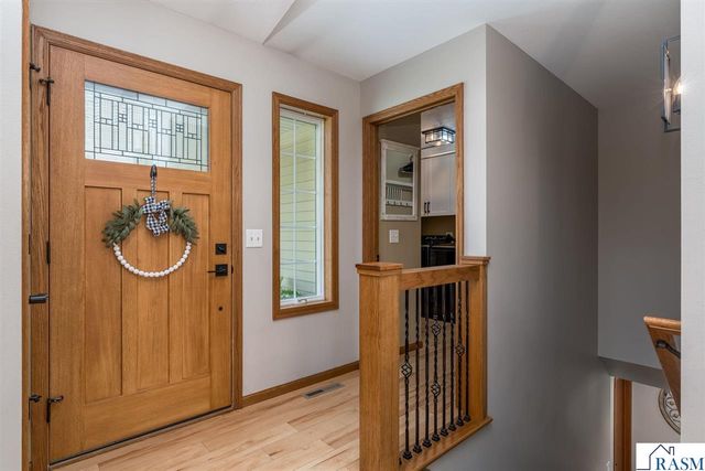 221 Pebble Creek Drive, Mankato, MN 56001
