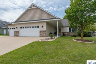 221 Pebble Creek Drive, Mankato, MN 56001