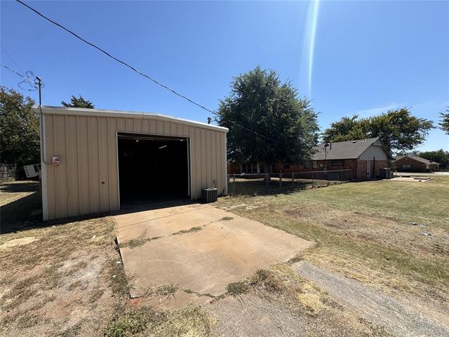 1123 Van Buren Avenue, Piedmont, OK 73078