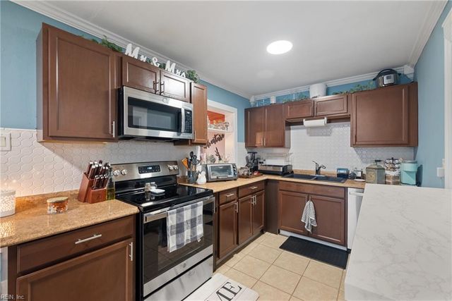 1061 Saint Julian DR, Chesapeake, VA 23323