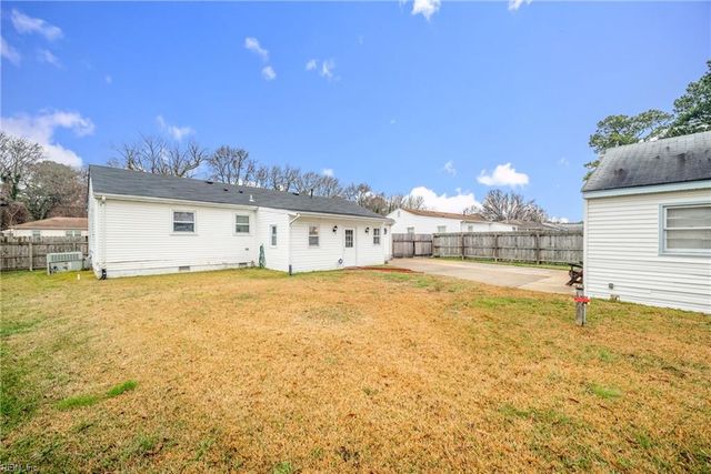 1061 Saint Julian DR, Chesapeake, VA 23323