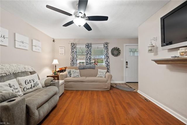 1061 Saint Julian DR, Chesapeake, VA 23323