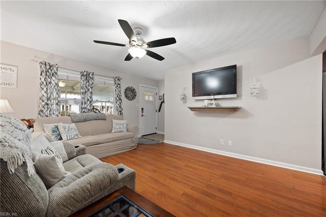 1061 Saint Julian DR, Chesapeake, VA 23323