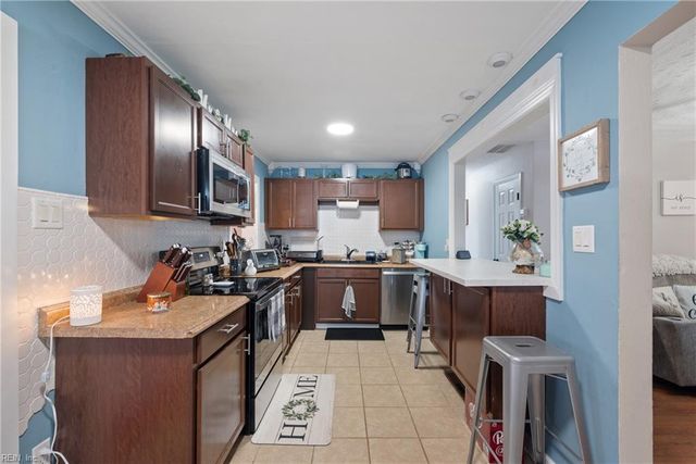 1061 Saint Julian DR, Chesapeake, VA 23323