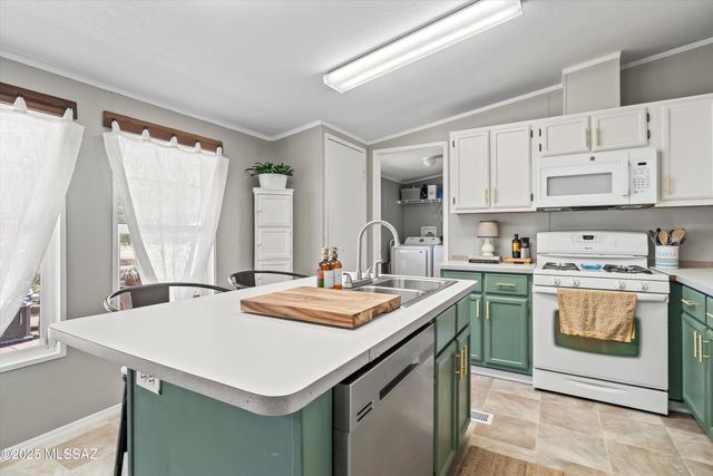 6420 N Sanders Road, Tucson, AZ 85743