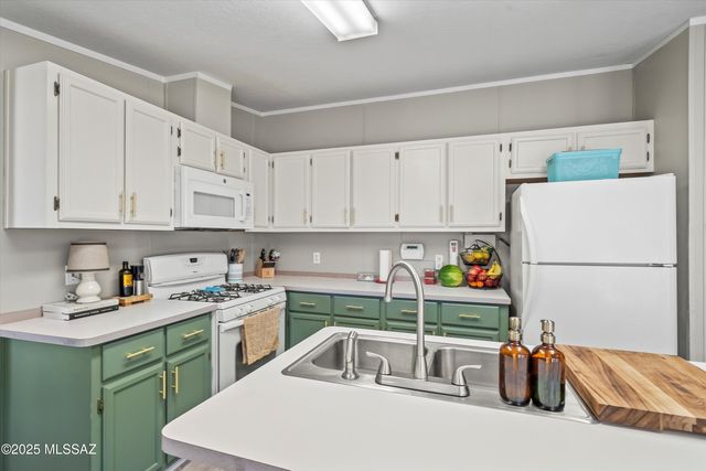 6420 N Sanders Road, Tucson, AZ 85743