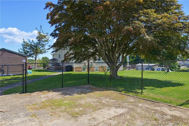 40 Walnut Street, Tiverton, RI 02878