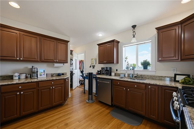40 Walnut Street, Tiverton, RI 02878
