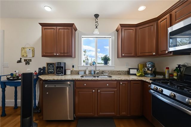 40 Walnut Street, Tiverton, RI 02878