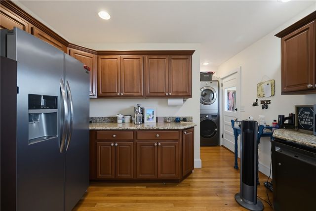40 Walnut Street, Tiverton, RI 02878