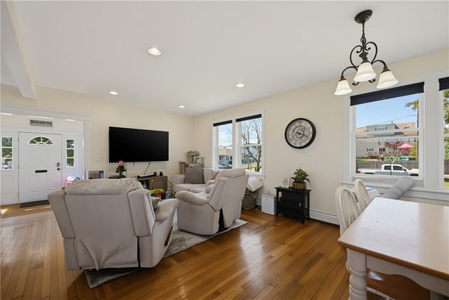 40 Walnut Street, Tiverton, RI 02878