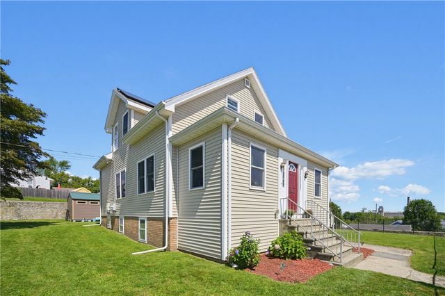 40 Walnut Street, Tiverton, RI 02878