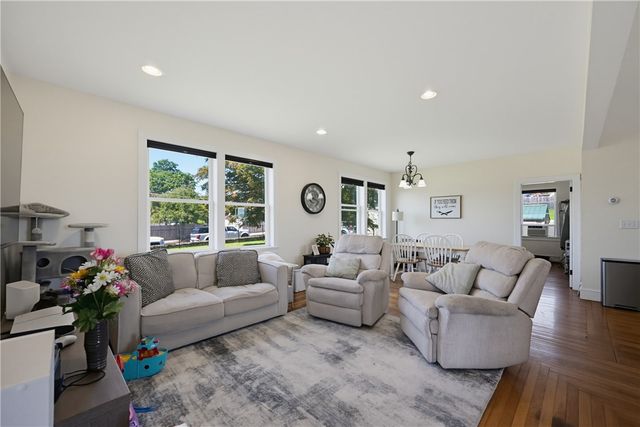 40 Walnut Street, Tiverton, RI 02878
