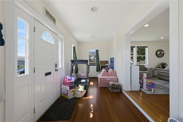 40 Walnut Street, Tiverton, RI 02878