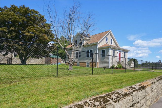 40 Walnut Street, Tiverton, RI 02878