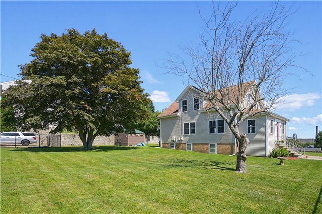 40 Walnut Street, Tiverton, RI 02878