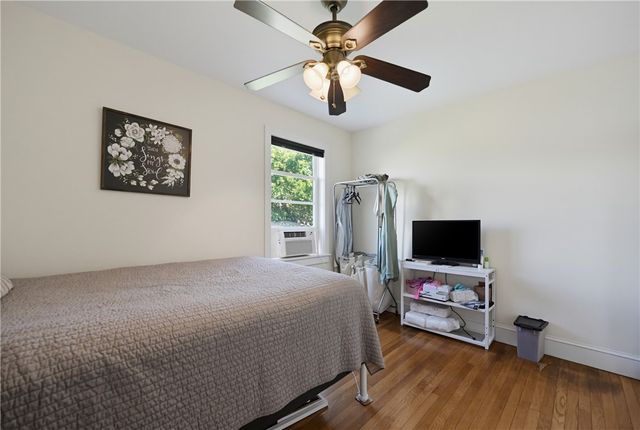 40 Walnut Street, Tiverton, RI 02878