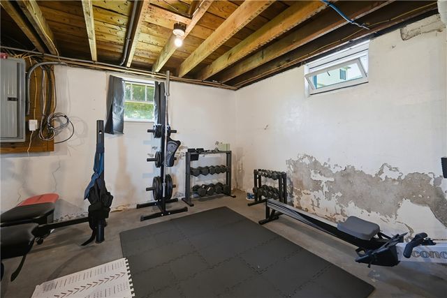 40 Walnut Street, Tiverton, RI 02878