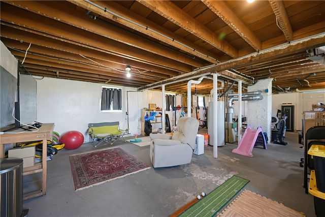 40 Walnut Street, Tiverton, RI 02878