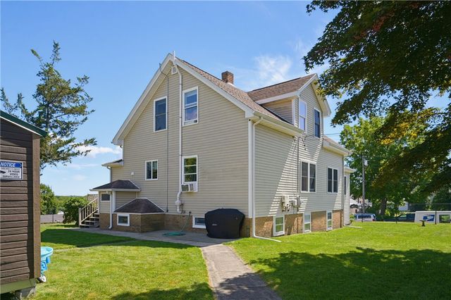 40 Walnut Street, Tiverton, RI 02878