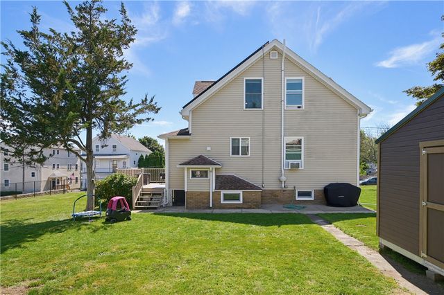 40 Walnut Street, Tiverton, RI 02878