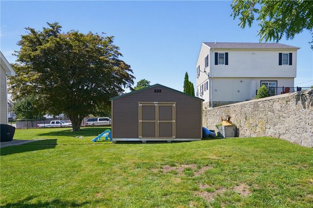 40 Walnut Street, Tiverton, RI 02878