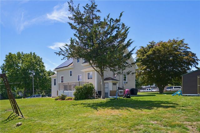 40 Walnut Street, Tiverton, RI 02878