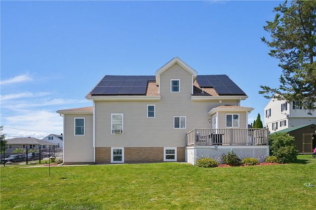 40 Walnut Street, Tiverton, RI 02878