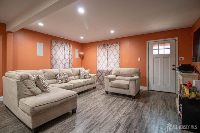11 Tyndale Avenue, Monroe, NJ 08831