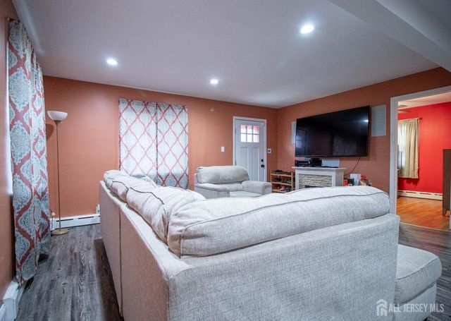 11 Tyndale Avenue, Monroe, NJ 08831