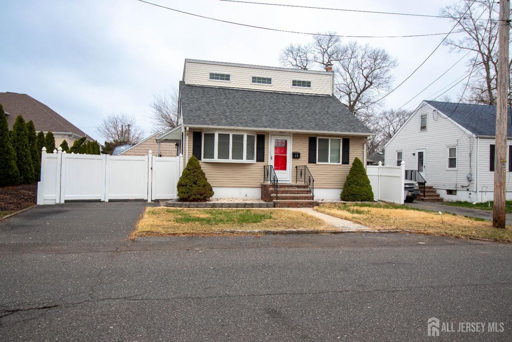 11 Tyndale Avenue, Monroe, NJ 08831