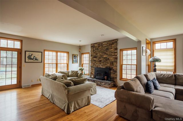 58 Deer Run Road, Red Hook, NY 12571