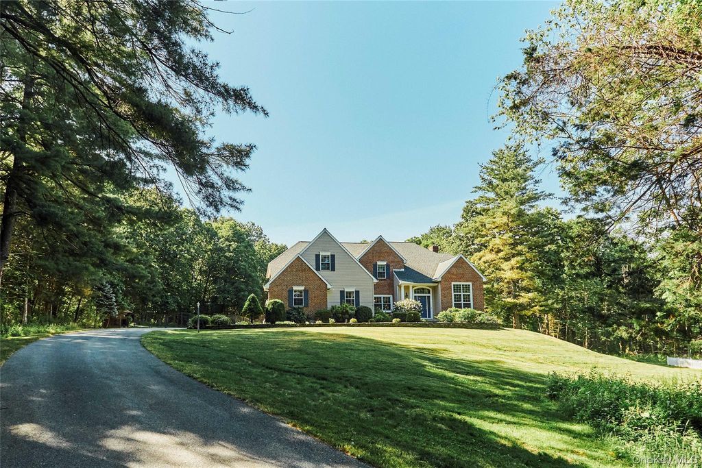 58 Deer Run Road, Red Hook, NY 12571