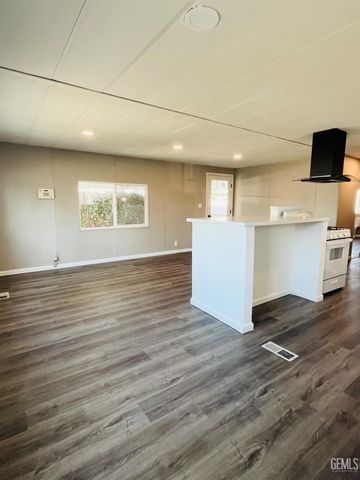 144 Torrey Pines Lane, Bakersfield, CA 93308