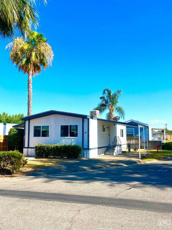 144 Torrey Pines Lane, Bakersfield, CA 93308