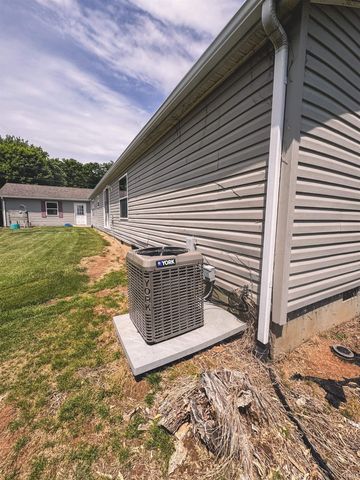 4415 S Pine Ridge Road, Birdseye, IN 47513