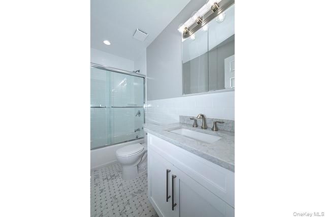 425 Newbridge Road 30, East Meadow, NY 11554