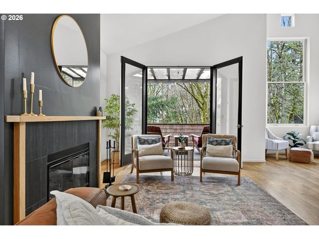 5733 Sw SALMON St, Portland, OR 97221