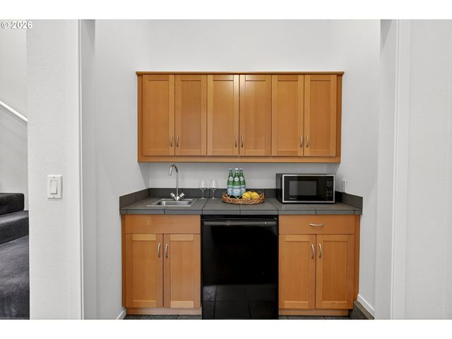 5733 Sw SALMON St, Portland, OR 97221