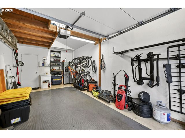 5733 Sw SALMON St, Portland, OR 97221