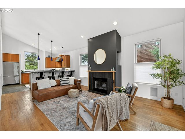 5733 Sw SALMON St, Portland, OR 97221