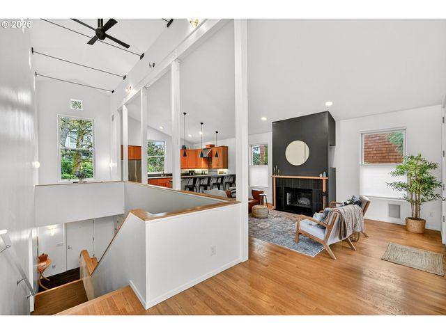 5733 Sw SALMON St, Portland, OR 97221