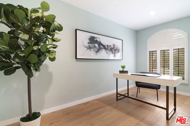 575 S Barrington Avenue 211, Los Angeles, CA 90049