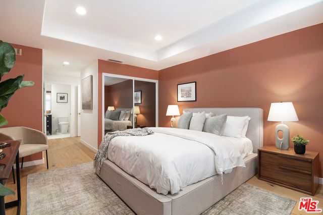 575 S Barrington Avenue 211, Los Angeles, CA 90049