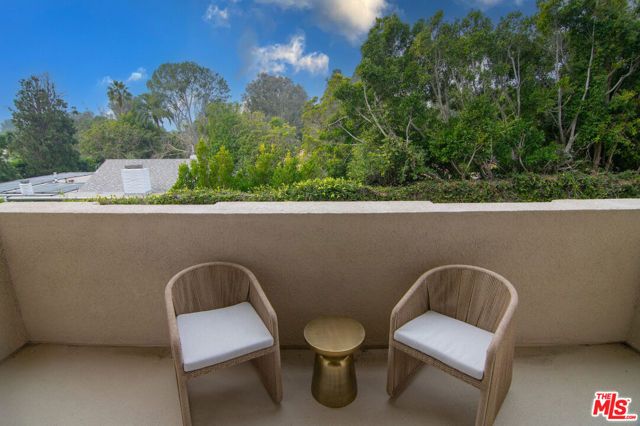 575 S Barrington Avenue 211, Los Angeles, CA 90049