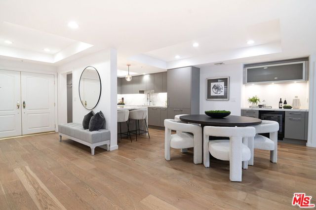 575 S Barrington Avenue 211, Los Angeles, CA 90049