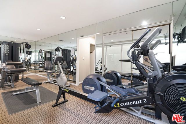 575 S Barrington Avenue 211, Los Angeles, CA 90049