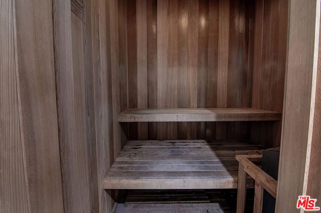 575 S Barrington Avenue 211, Los Angeles, CA 90049