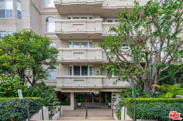 575 S Barrington Avenue 211, Los Angeles, CA 90049