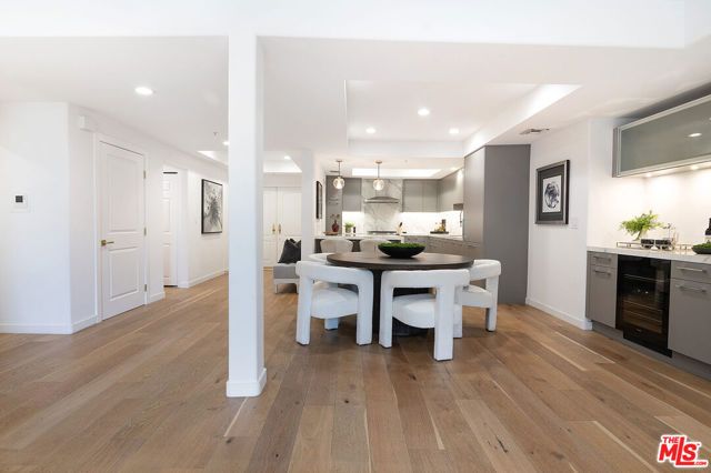 575 S Barrington Avenue 211, Los Angeles, CA 90049